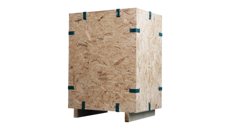 kliXXkiste: Eine Holzkiste aus OSB-Platten, gesichert mit Metallklammern